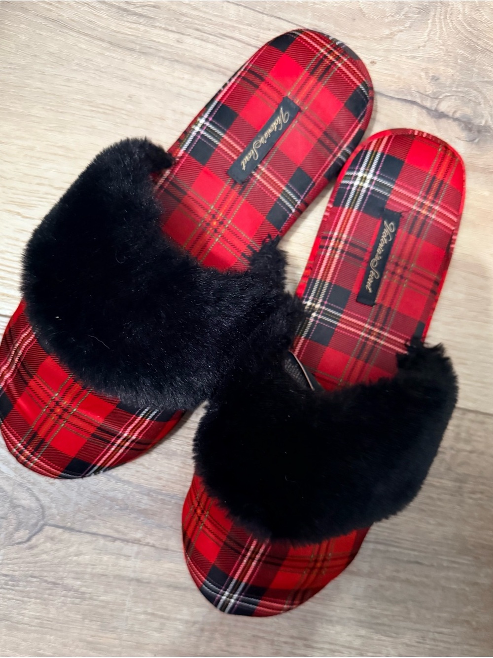 Victory Secret Plaid Faux Fur Slide Slippers Size M Never worn out of the house